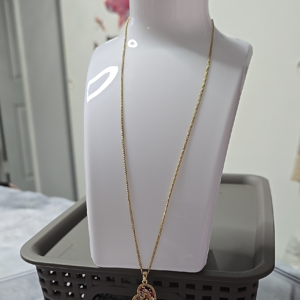 Elegant Gold Pendant Necklace